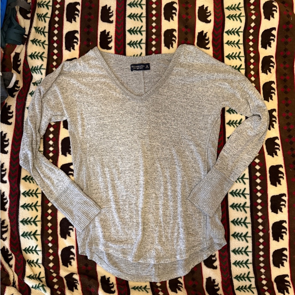 Abercrombie & Fitch Heather Gray V-Neck Long Sleeve Top